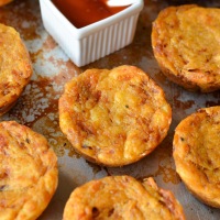 Eggless Tomato and Cheese Muffins