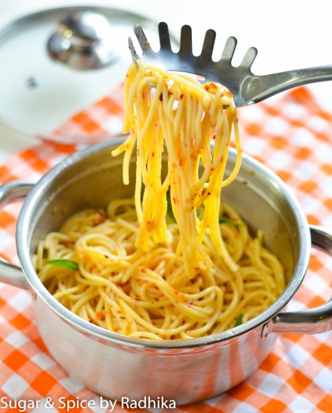 Spaghetti with Garlic, Olive Oil and Chili Flakes